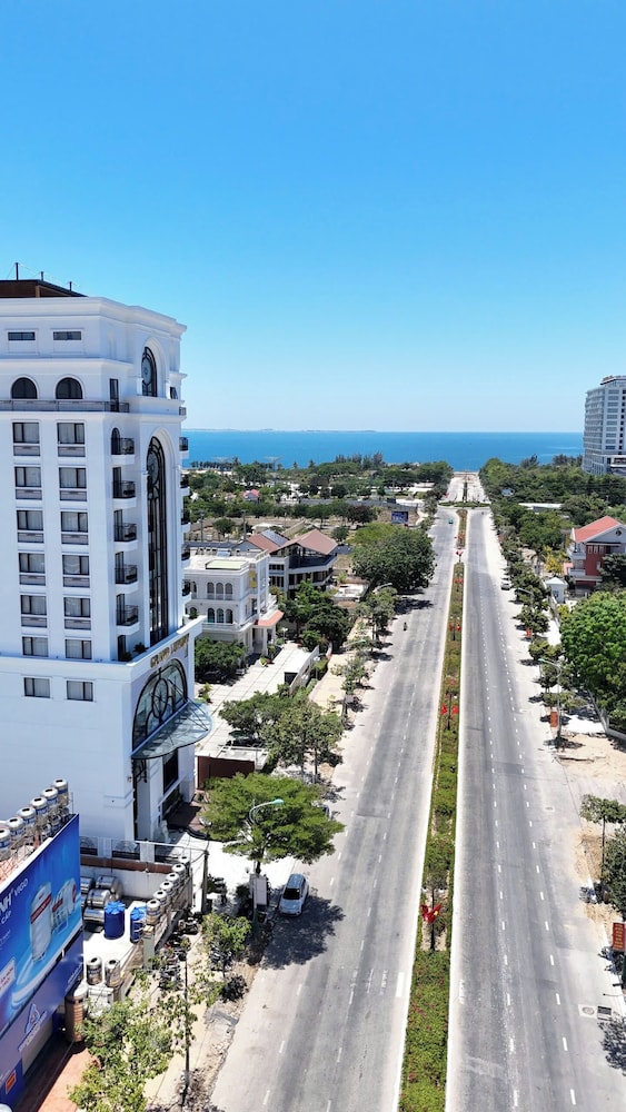 Grand Luxury Hotel Ninh Chu