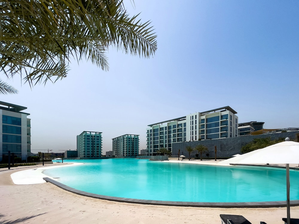 Panoramic 2BR at District One