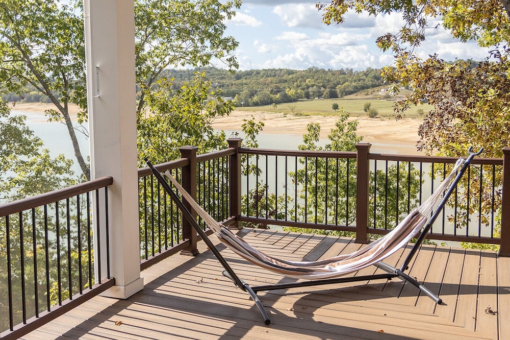 The Retreat at Paradise Hills