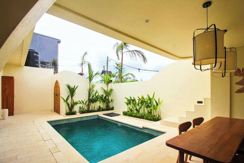 Esha Private Pool Villas by AGATA