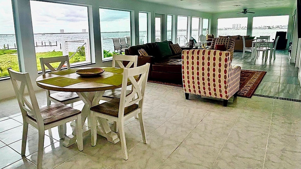 Orange Bay Retreat - Amazing View