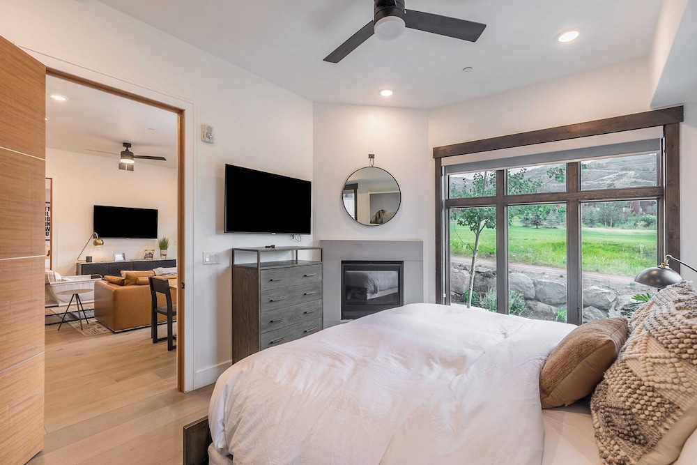 Slope Sight by Avantstay A+ Location w/ Hot Tub