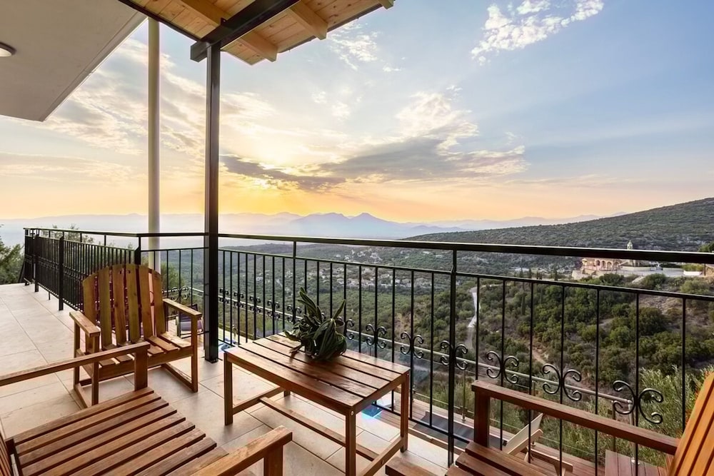 Martinia Pool Escape - Aiga Panoramic Vistas photo 4