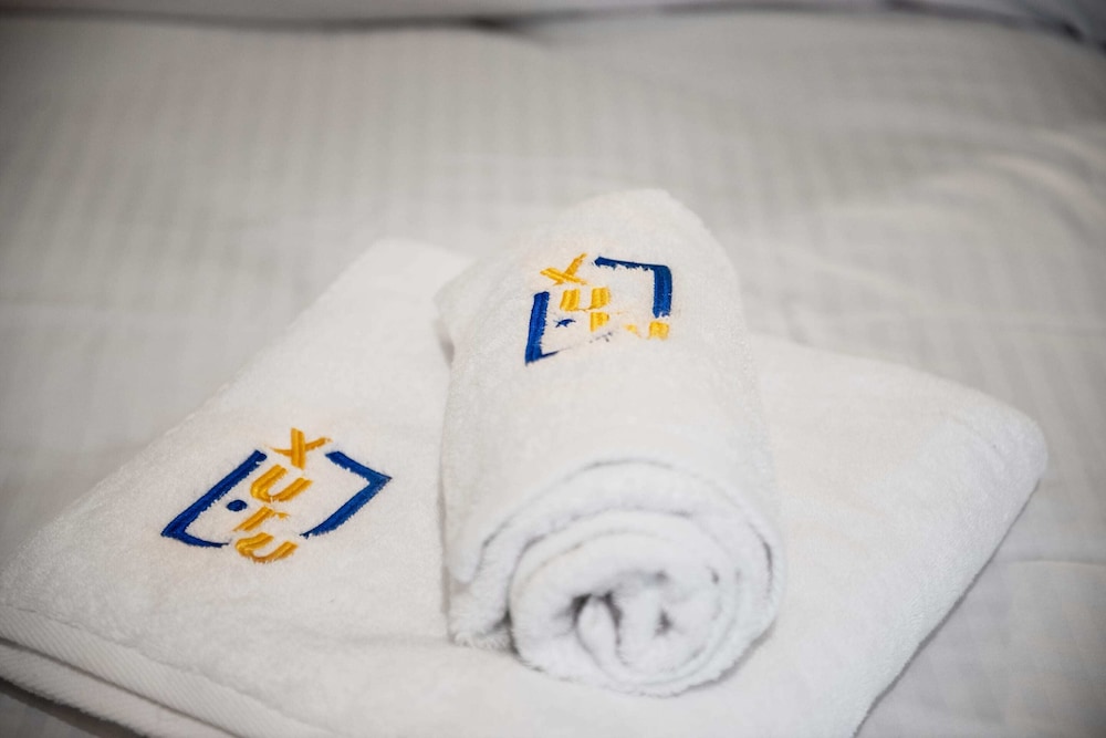Xuru Stays I Play Foosball & Do Yoga - 1 BR Apt. 5 Min To Airport