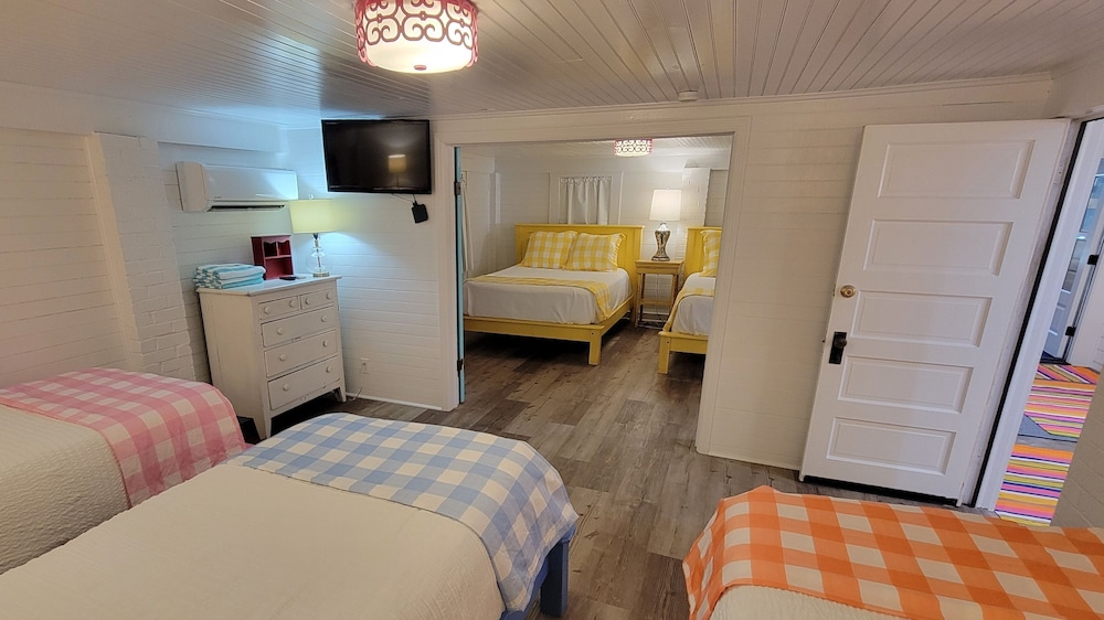 Twelve Palms Cottage by Tybee Vacation Rentals