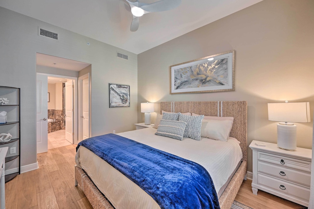 Luxe Naples Bay Resort Condo: Near Fifth Ave!