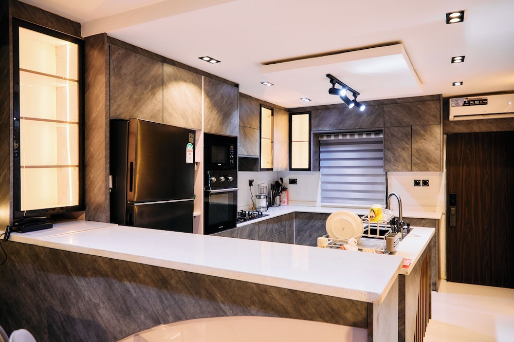 Mo's Place by Zuno Homes