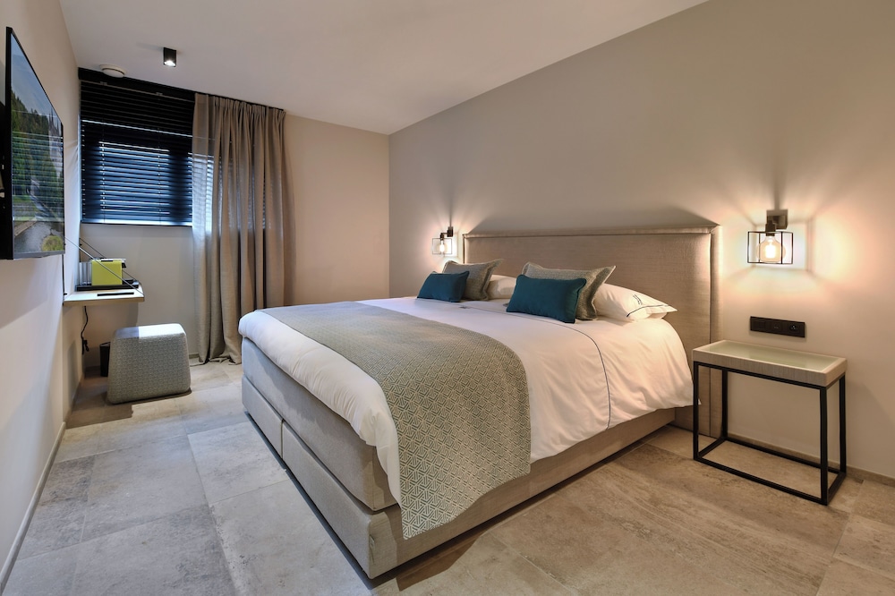 Luxury Villa Retreat at Durbuy Suites for 12 Pers