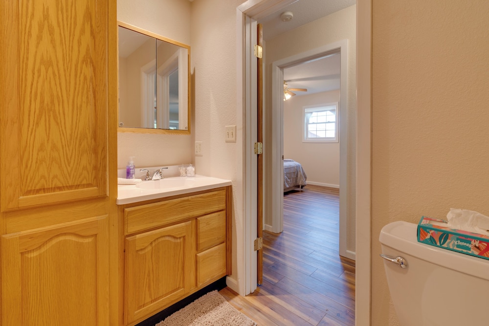 9 Mi to Effingham: Pet-friendly Rural Escape