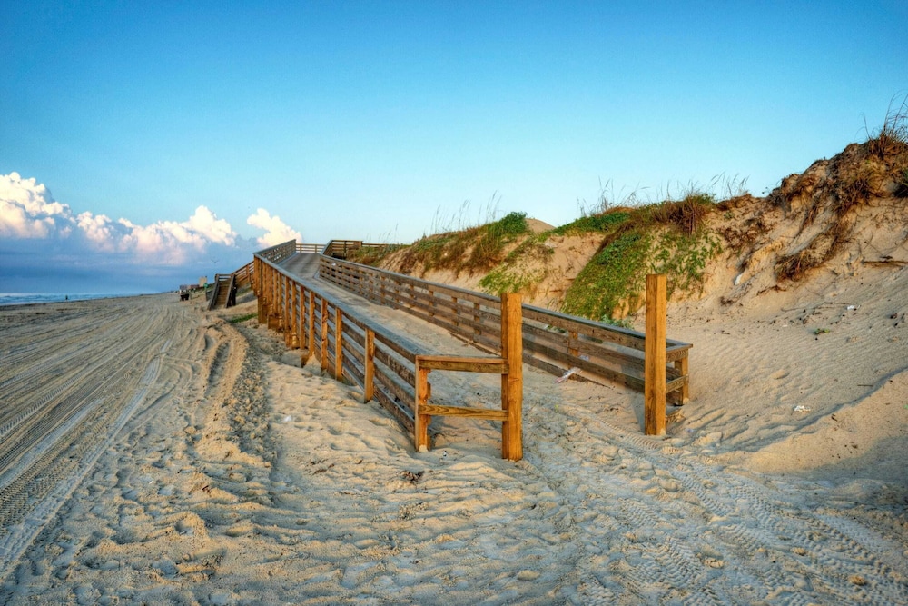 Cart-friendly Boardwalk to the Beach Private Pool, Firepit & Pond Views 361 Bayview