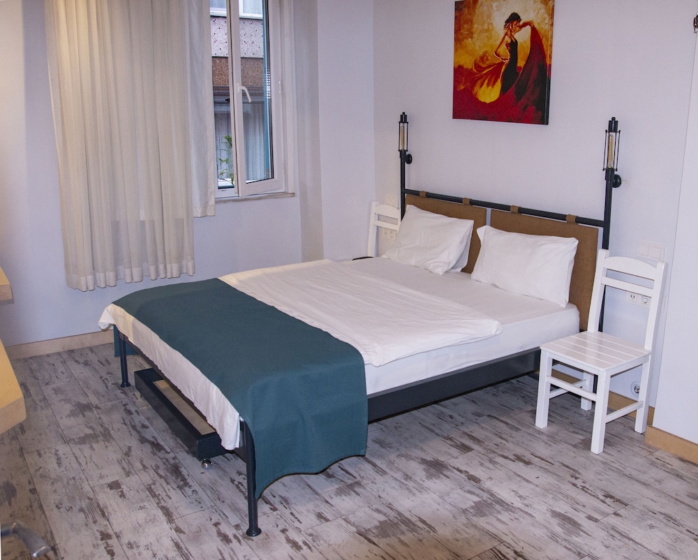 Hot Budget - Image 22