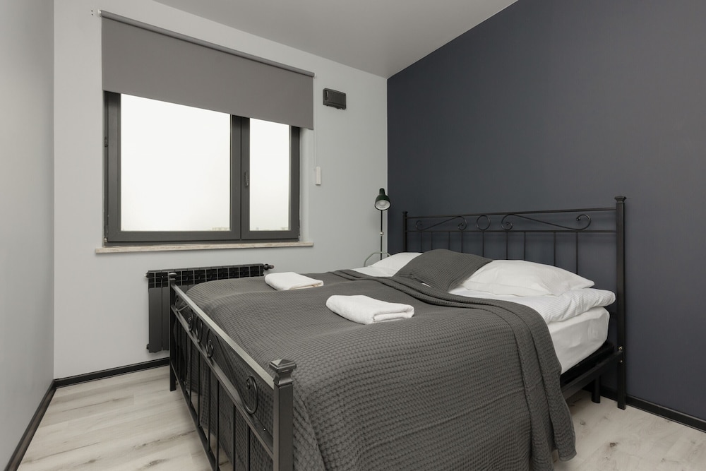 Industrial Bemowo Apartment by Renters view 3