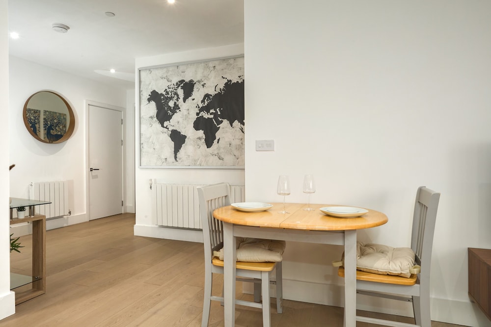 Impeccable 3-bed Apartment in London