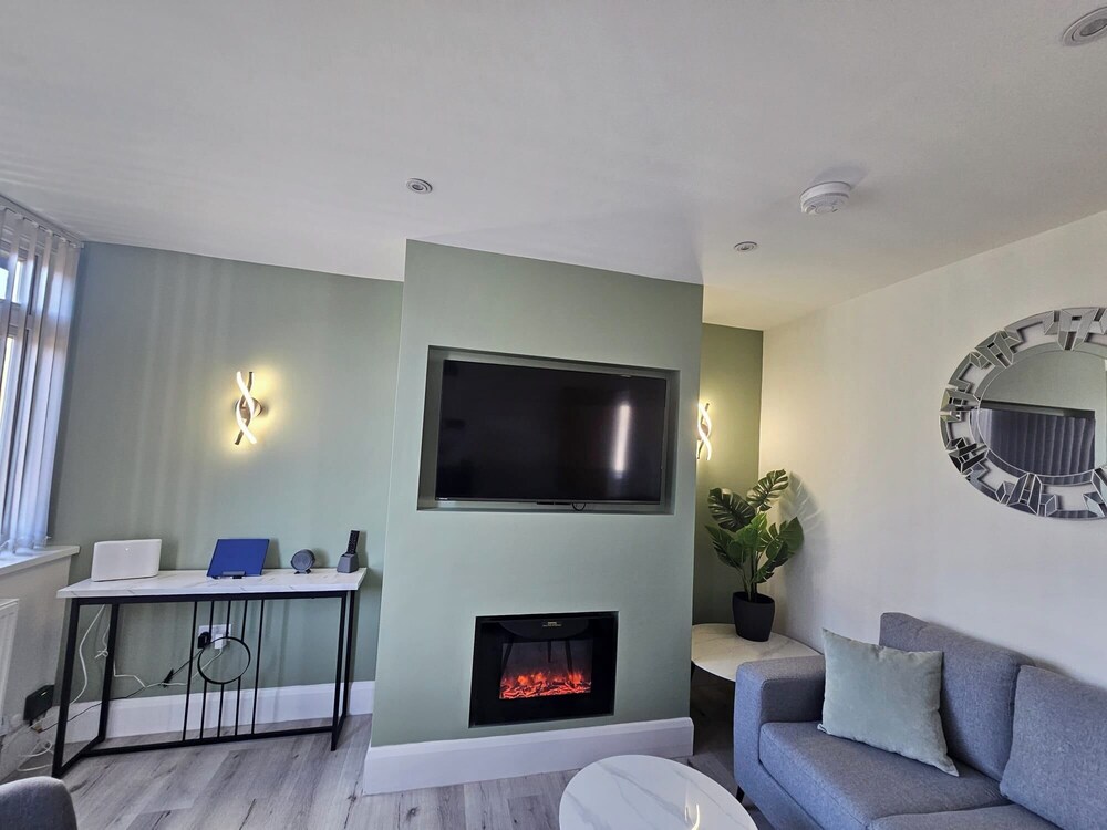 House - Sleeps 4 - Parking - Garden - City Centre
