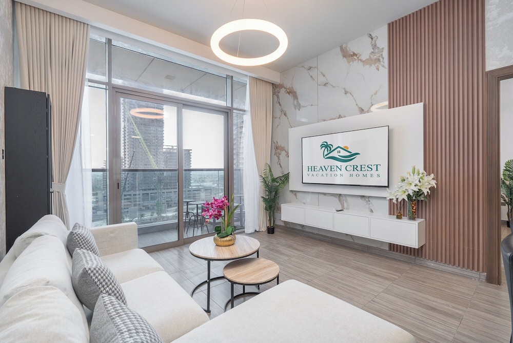 Heaven Crest Vacation Homes - Balcony with City View 1BHK in JLT Dubai Close to Metro & Marina