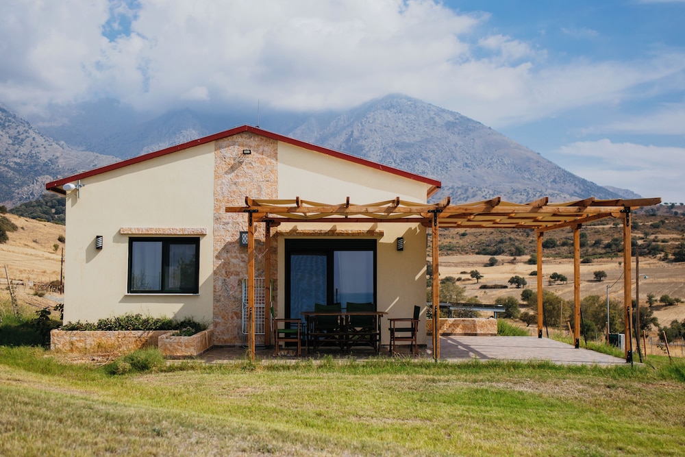 Pezoulia Cottages