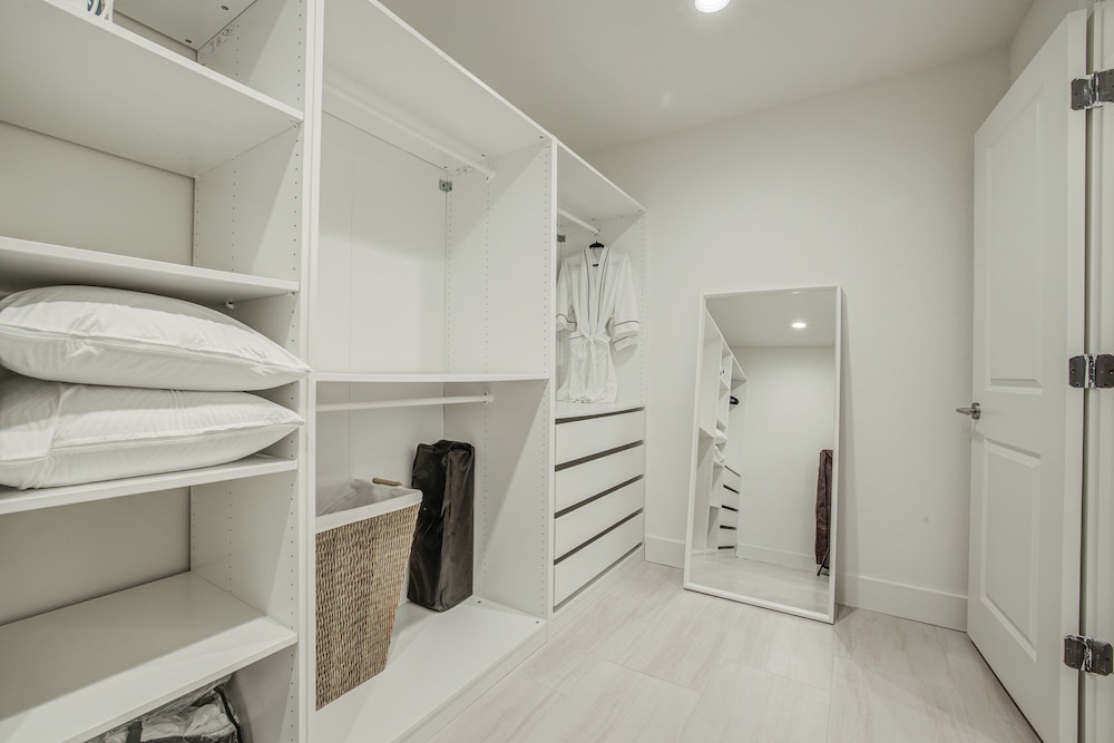 New Build, Private Pool, Near Pearl/riverwalk