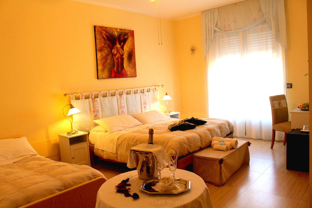 Eremes Rooms & Apartments