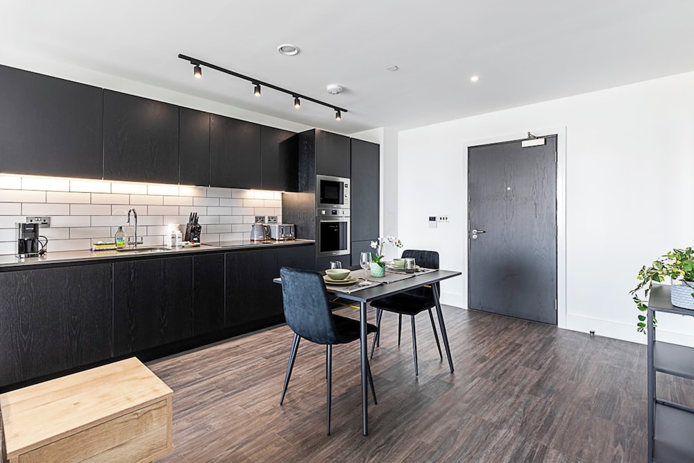 Sky-High Studio with Stunning Views