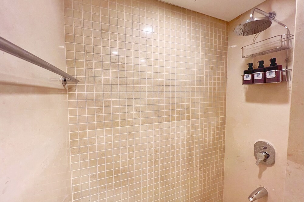 Xuru Stays I Homestyle 3BR Penthouse Pool & Beach View