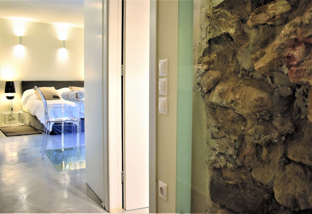 Acropolis Suites
