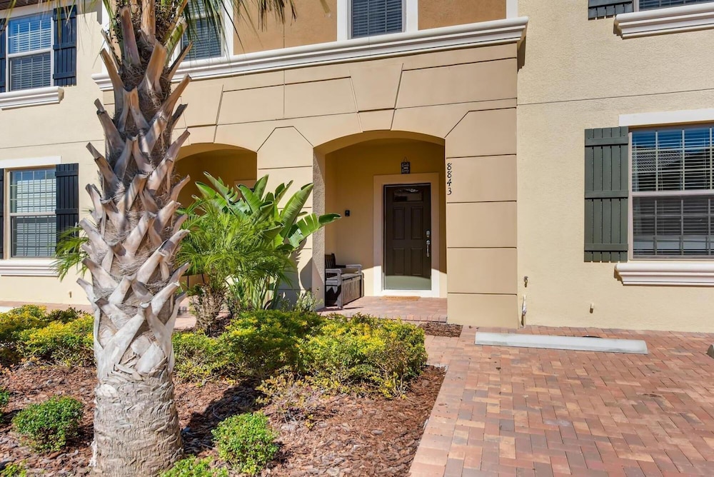 8843 GC - Windsor at Westside - Luxury 5 Beds Townhome - Image 1