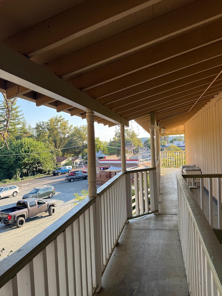 Columbia Inn Motel CA 49