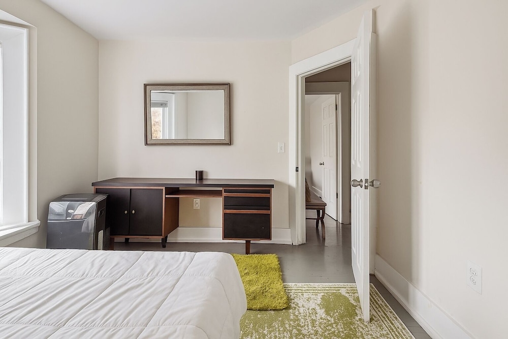Detroit 6BR House Wifi, Parking, Pet Friendly