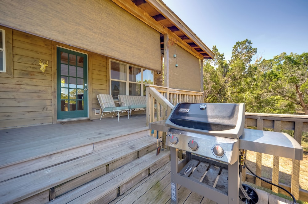 Dog-friendly Cabin w/ Fire Pit in Johnson City!