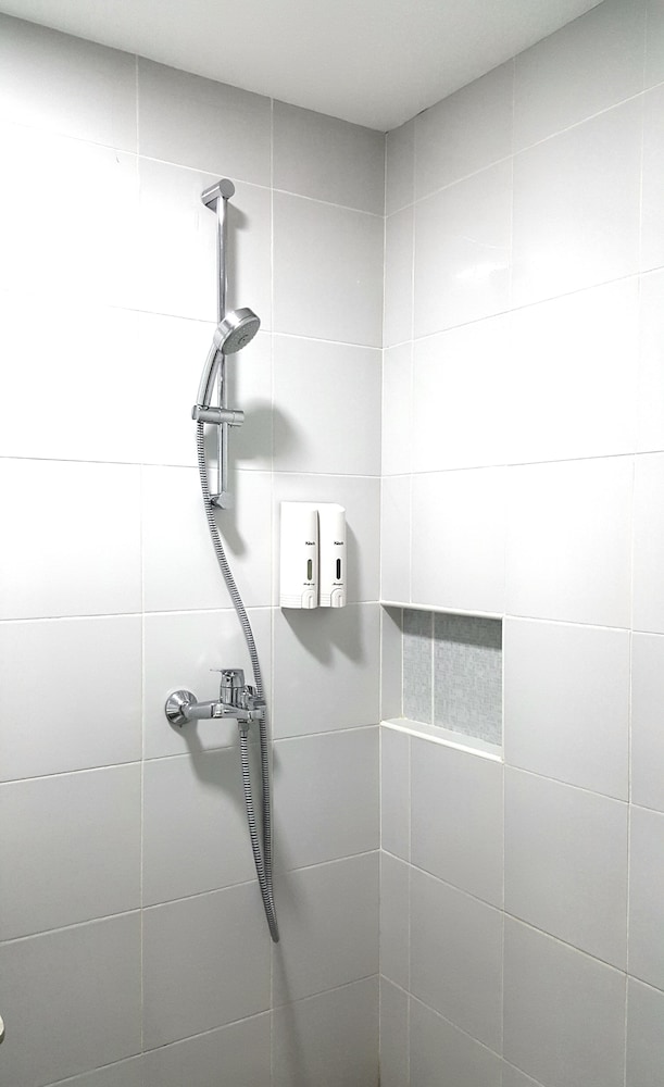 Angeles City Vacations - 950 Condotel - Property Image 1