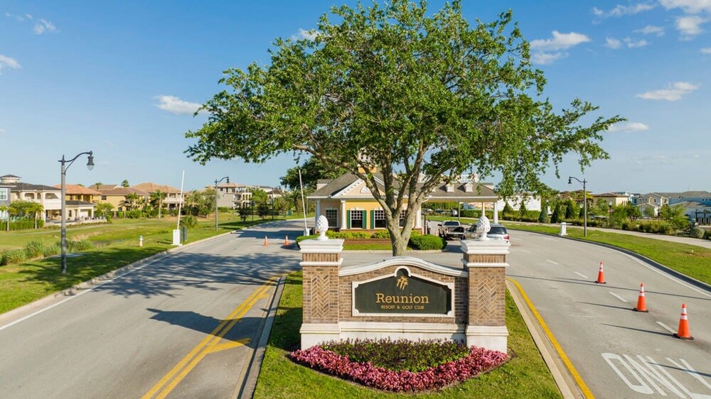 Gorgeous 4Bd Close to Disney With Spa at Reunion Resort 1552