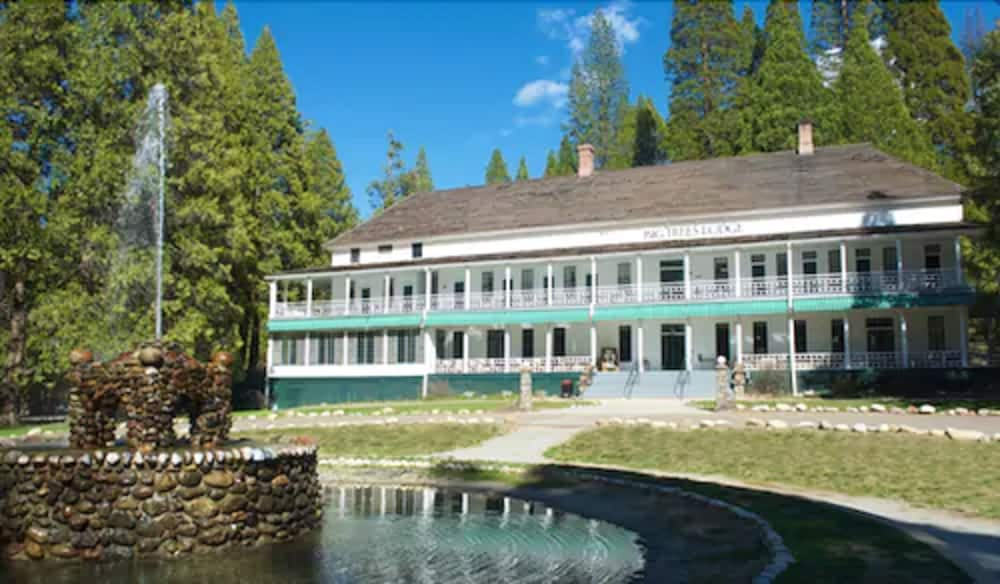 Wawona Hotel