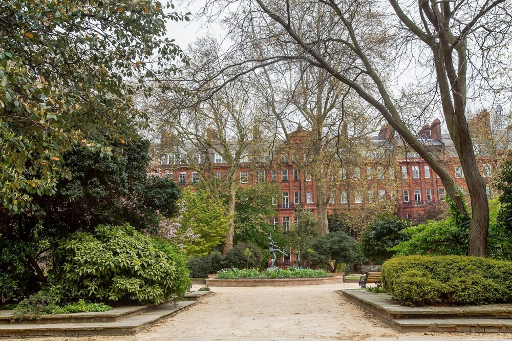 Knightsbridge 3-bed 2-bath by Harrods