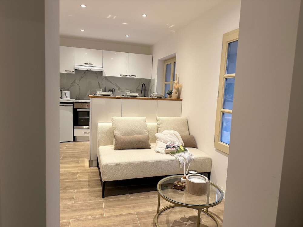 Charming Apartment - 2bd/4p - Center of St Tropez