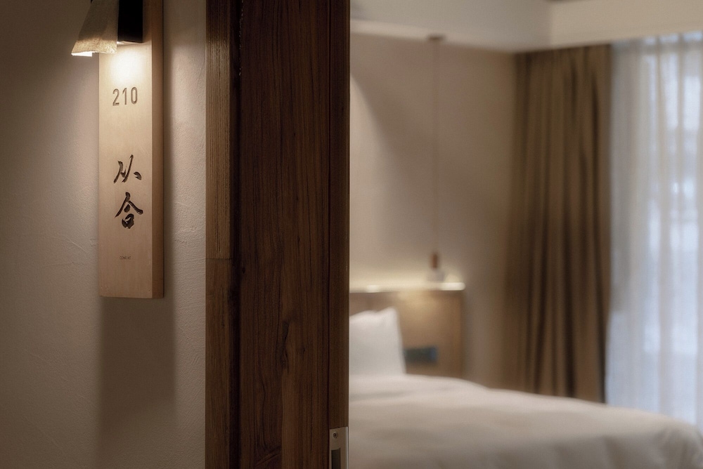 Shishe Spring Designer Homestay