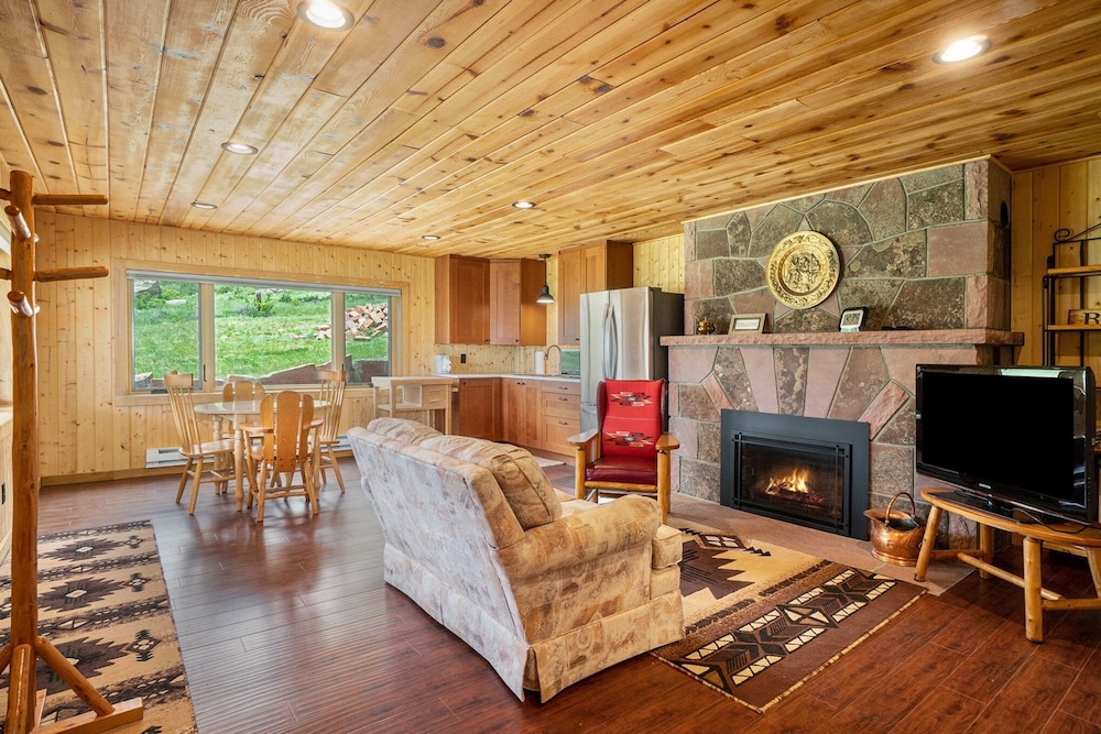Frontier Mountain Retreat - Monthly Long-term Vacation Rental 30 Days Minimum -- Estes Park 1 Bedroom Apts by RedAwning - Property Image 30