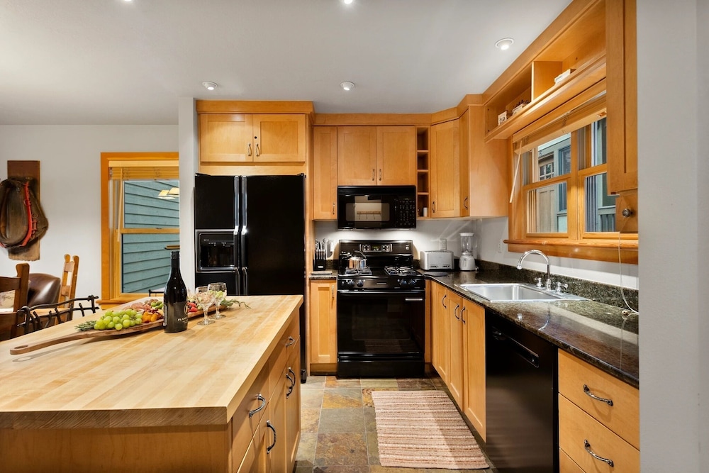 Greyhawk at Deer Valley Resort - Two Bedroom Condo with Hot Tub #12 2 Condo
