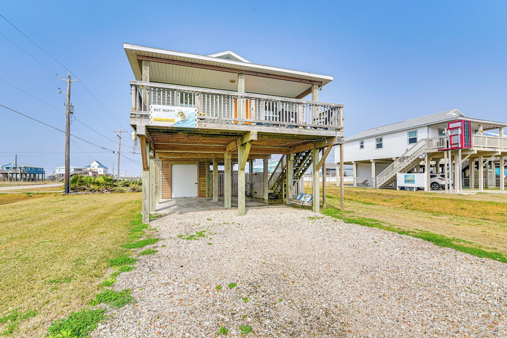 Walk to Gulf: Surfside Beach Home w/ Deck
