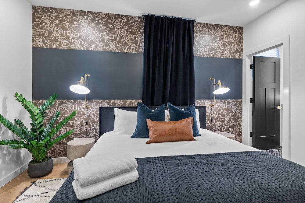 Modern Cowboy - Private Balcony - Mins To Broadway