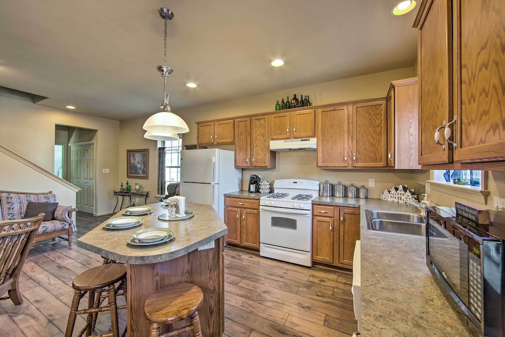 Unique Townhouse in Bavarian-style Neighborhood! - Property Image 19