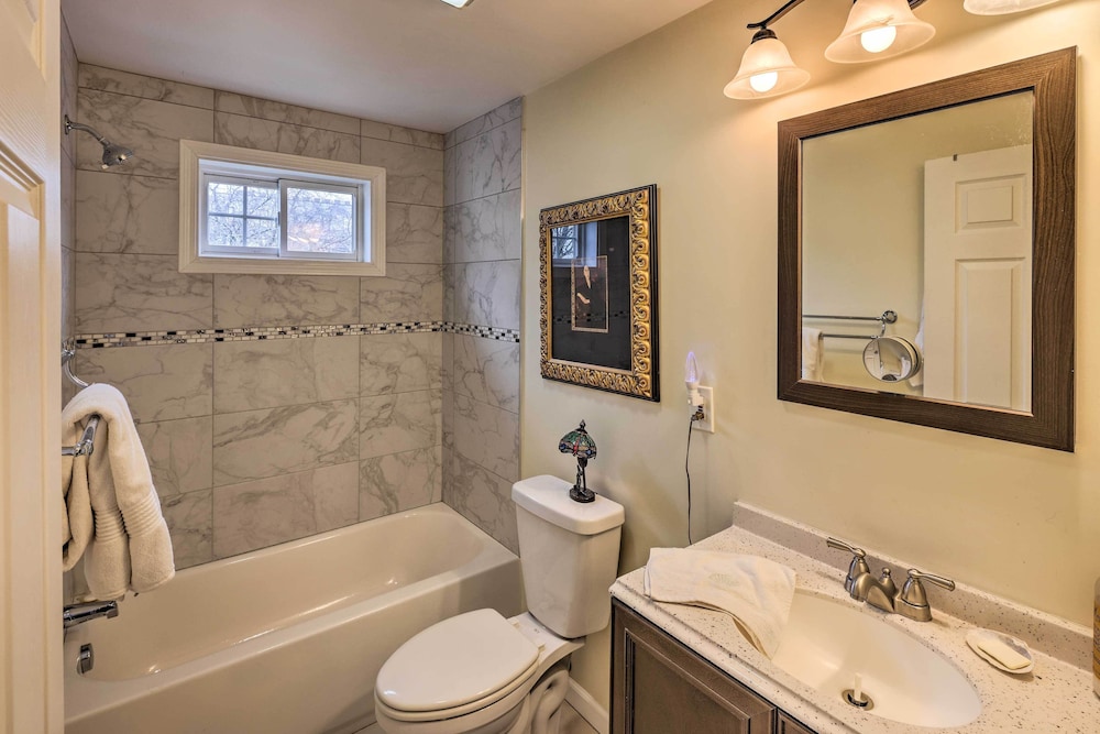 Bridgeport Vacations - Bridgeport Vacation Rental - Walk to Beach! - Property Image 13