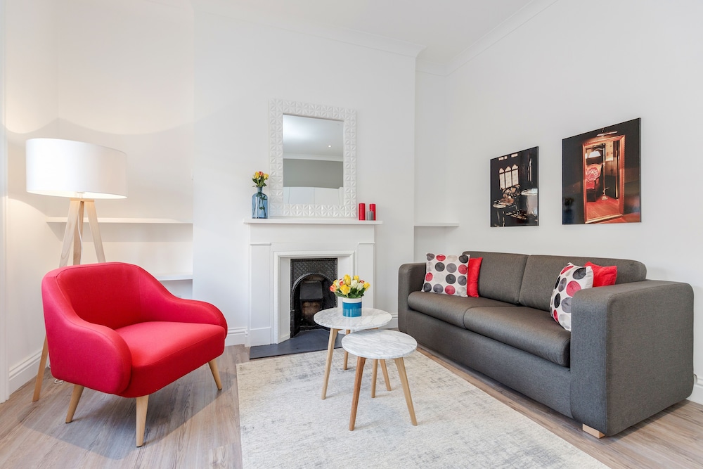 Soho Apartments by BaseToGo