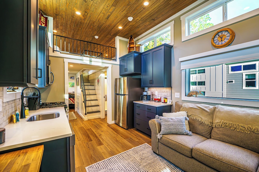 Island Oaks RV Resort