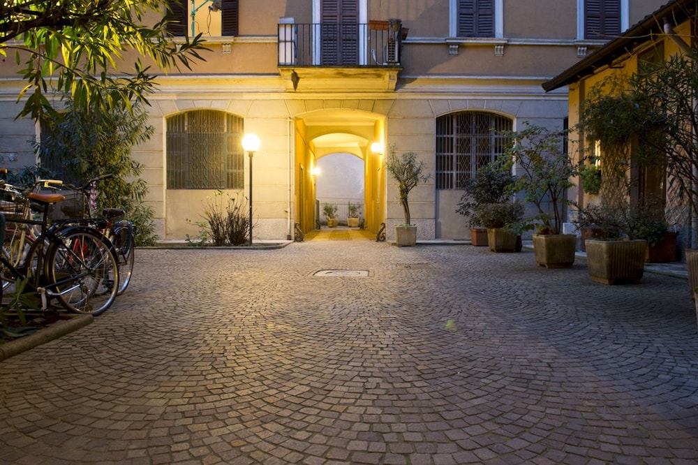 At Home - Navigli