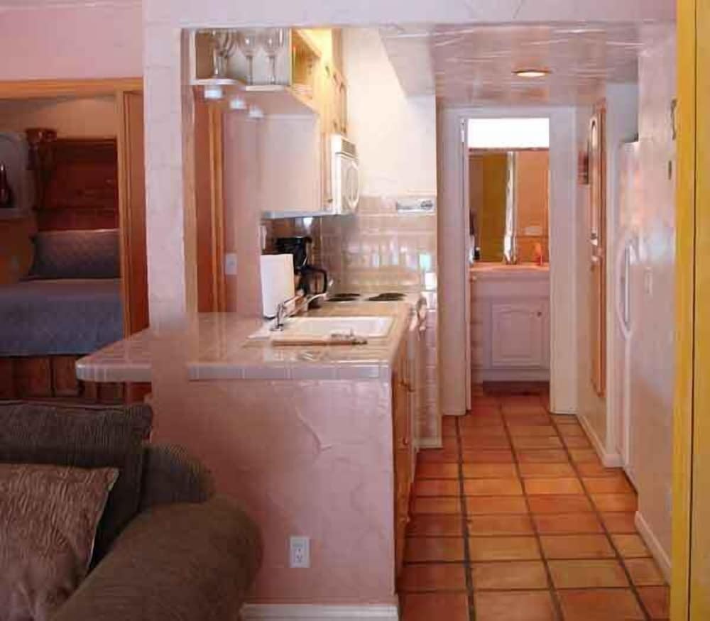 Palm Springs Vacations - Coyote Inn - Property Image 38