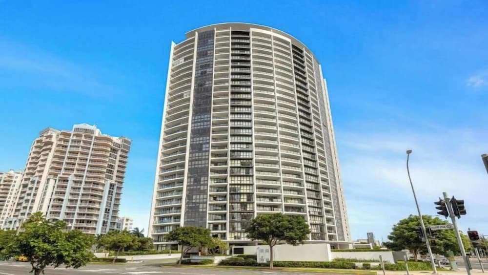 Broadbeach Skyline 3 Bedroom Retreat