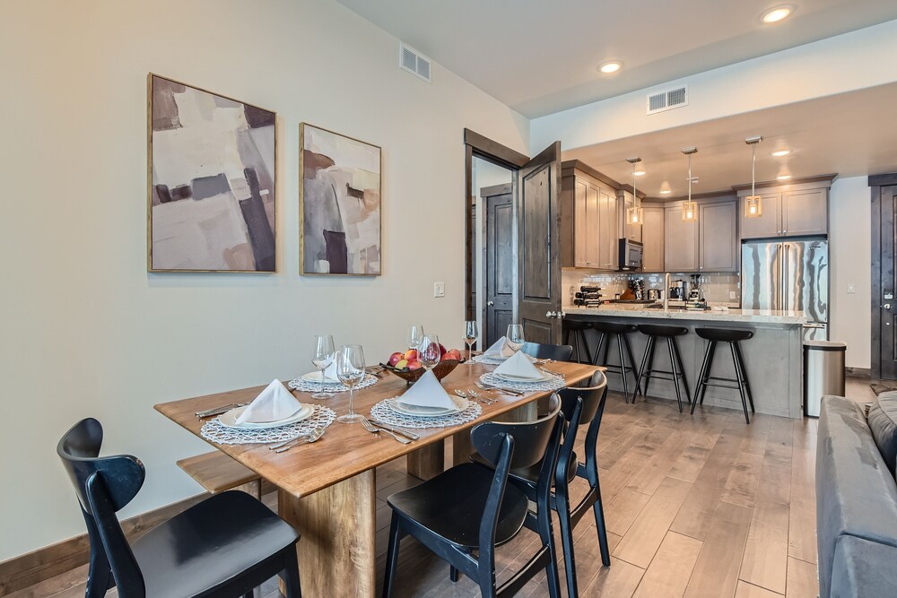 Blackstone Skiers Sanctuary With Private Hot Tub! 2 Bedroom Condo by RedAwning view 3