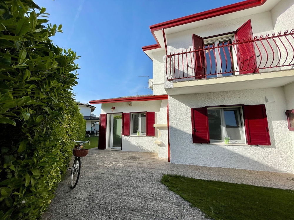 Spacious Villa on two Floors With Corner Garden