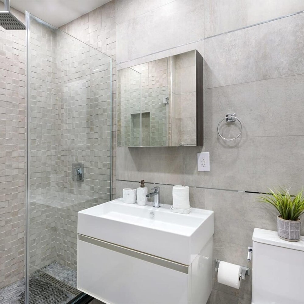317-2a Sleek Modern 1Br UES W D