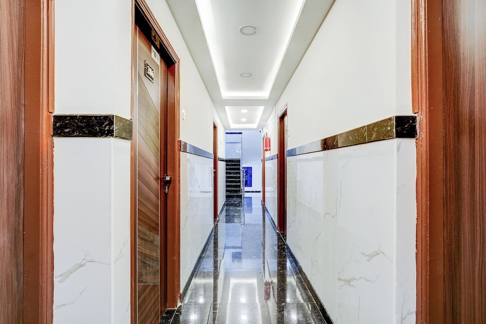 Fabhotel Leon Square